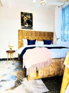 Big Master bed with Private bath, Beautiful view, fast WIFI at City Centre - Dar es Salaam - 0