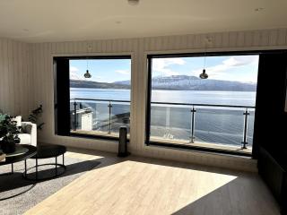 Modern and cozy fjord view cabin - - 0