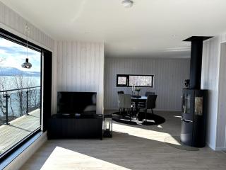Modern and cozy fjord view cabin - - 7