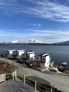 Modern and cozy fjord view cabin - - 2