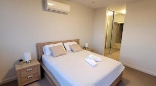 Lakeside Retreat - Caroline Springs - 6