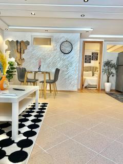 Villa 1 Corniche, Seaside Stay at Carrousel Mall, Walk Everywhere - Rabat - 6