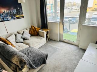 Stylish Marina Apartment with Stunning Views - Portishead - 0