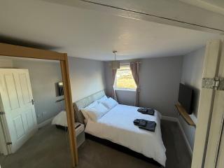 Stylish Marina Apartment with Stunning Views - Portishead - 1