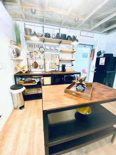 Ultimate Man Cave Garage studio minutes to Whatever YOU do - Tampa - 4