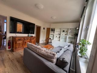 Rena- Bright and Modern City Center Apartment. - 0