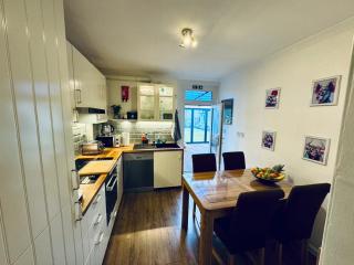 Rena- Bright and Modern City Center Apartment. - Edinburgh - 9