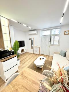 Lois Apartment - - 1
