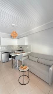 The Luxe Spot - Agria - 2