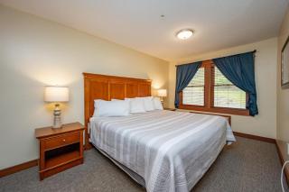 A126 One Bedroom Standard View - Oakland - 3