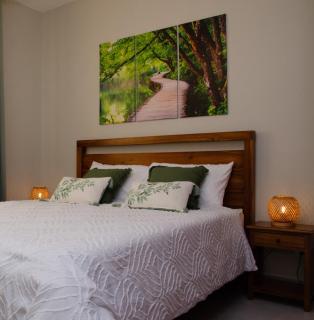 Ellara Escapes - Modern 1-Bedroom Apartment with Hill View - Sodnac, Quatre Bornes - Quatre Bornes - 0