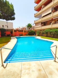 Apartamento nuevo con parking y piscina gratis - Fuengirola - 0