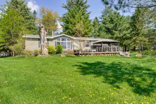 Waterfront Family Home with Yard on Portage Lake - 9