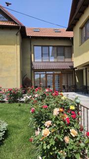 Villa Mugur - 2 Mai - 1