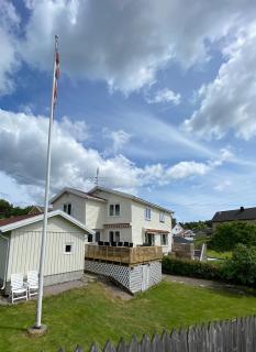 Big semi-detached house with a sunny garden - Kristiansand - 0