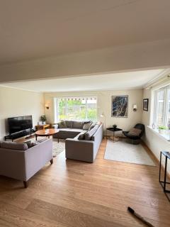 Big semi-detached house with a sunny garden - Kristiansand - 6