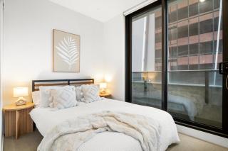 Skyline CBD Retreat - Pool & Stunning Views - Melbourne - 9