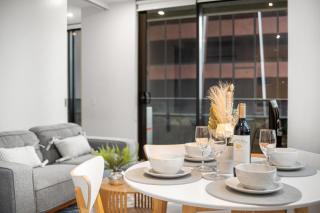 Skyline CBD Retreat - Pool & Stunning Views - Melbourne - 4