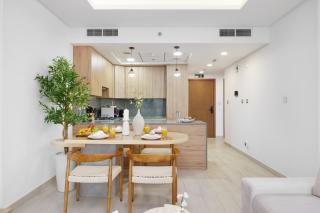 Dejaview Stays Luxury Apartment with Private Terrace, Burj & Sea View - 5
