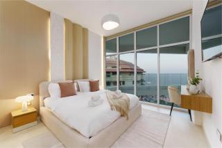 Dejaview Stays Luxury Apartment with Private Terrace, Burj & Sea View - 8