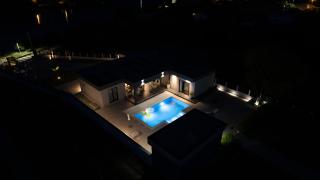 Villa TORO Velvet - - 7