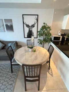 Marina view with Pool, Gym, Tennis Court, 5 mins to Beach - Dubai - 4