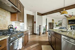 Lake Travis Luxe Villa - 4BR, Pickleball & BBQ - Edgewater Beach - 2