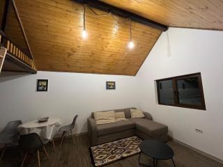 Hill's Peak - Cacica - 2