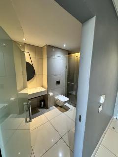 Sleek Five Star Bachelor Pad in Sandton - Joanesburgo - 3
