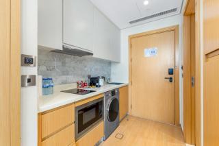 Modern Studio in JVT - Balcony, Pool, Gym - 9