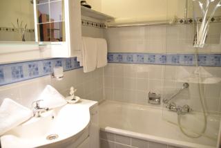 2-Zimmer-Appartement im 1. Obergeschoss mit Hallenschwimmbad und Sauna. - Westerland - 4