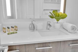 Best Location 2 bedrooms 2 bathrooms - 5