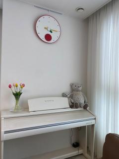 Sky lounge with Han River view, Ilsan Lake Park, KINTEX, Goyang Sports Complex, Gimpo Airport- Landmark Stay in Ilsan exclusively for foreigners - 1