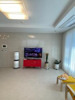 Sky lounge with Han River view, Ilsan Lake Park, KINTEX, Goyang Sports Complex, Gimpo Airport- Landmark Stay in Ilsan exclusively for foreigners - Goyang - 3