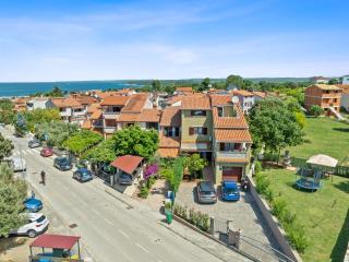 Villa Maras with yard, 400 m to the beach - Pula - 0