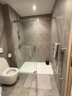 Studio Flat Above MK Station - 8