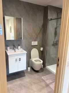 Studio Flat Above MK Station - Milton Keynes - 6
