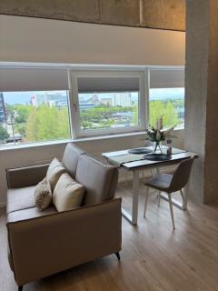 Studio Flat Above MK Station - 5