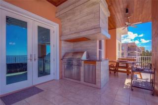 Private Balcony Luxury 4-Bedroom Oceanfront Unit - St Pete Beach - 6