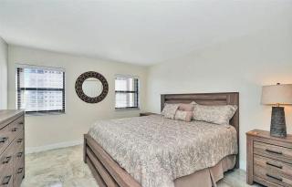 Renovated Oceanfront Condo with Intracoastal Views - Hollywood - 1