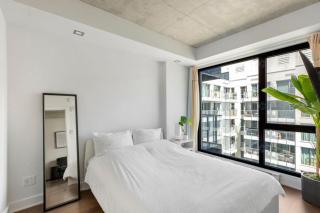 Beautiful 1 BedR in Old Port - 2mins To Metro - 5