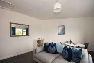 33 Beautiful 2 bed apt Tamworth Private Parking - Fazeley - 4