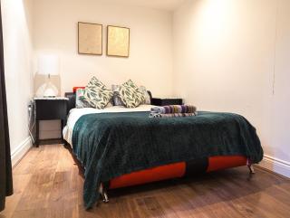 Entire 1 Bedroom Apartment - Private, Self-Contained & Great Value - 0
