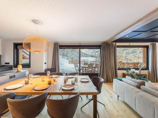 Chalet familial moderne à Méribel Village, terrasse sud avec jacuzzi, proche pistes et commerces - FR-1-566-56 - Les Allues - 4