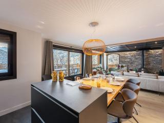 Chalet familial moderne à Méribel Village, terrasse sud avec jacuzzi, proche pistes et commerces - FR-1-566-56 - Les Allues - 3