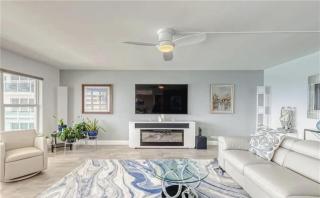 Modern 2-Bedroom Condo with Ocean Access - 9