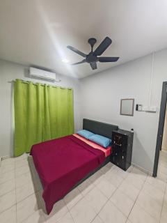 MixxHome Seremban 2, One Queen Bed, Share Bathroom - Seremban - 0