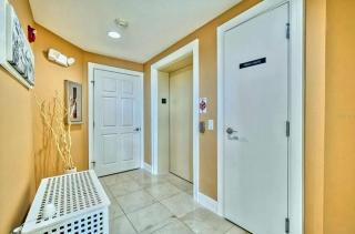 Luxurious 3-Bedroom with Stunning Views Parking - Clearwater Beach - 8