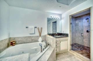 Luxurious 3-Bedroom with Stunning Views Parking - Clearwater Beach - 7