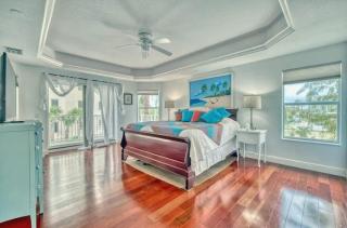 Luxurious 3-Bedroom with Stunning Views Parking - Clearwater Beach - 1